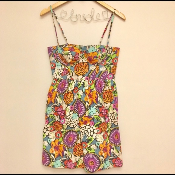 Beautiful spring floral dress - Picture 2 of 8